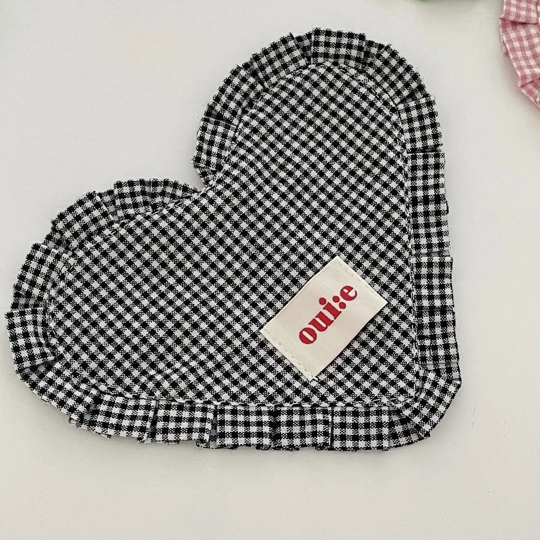 INS Heart-shaped Plaid Pure Cotton Pet Meal Mat Dog Bowl Mats Cute Pleated Lace Photo Atmosphere Heart Decoration Props