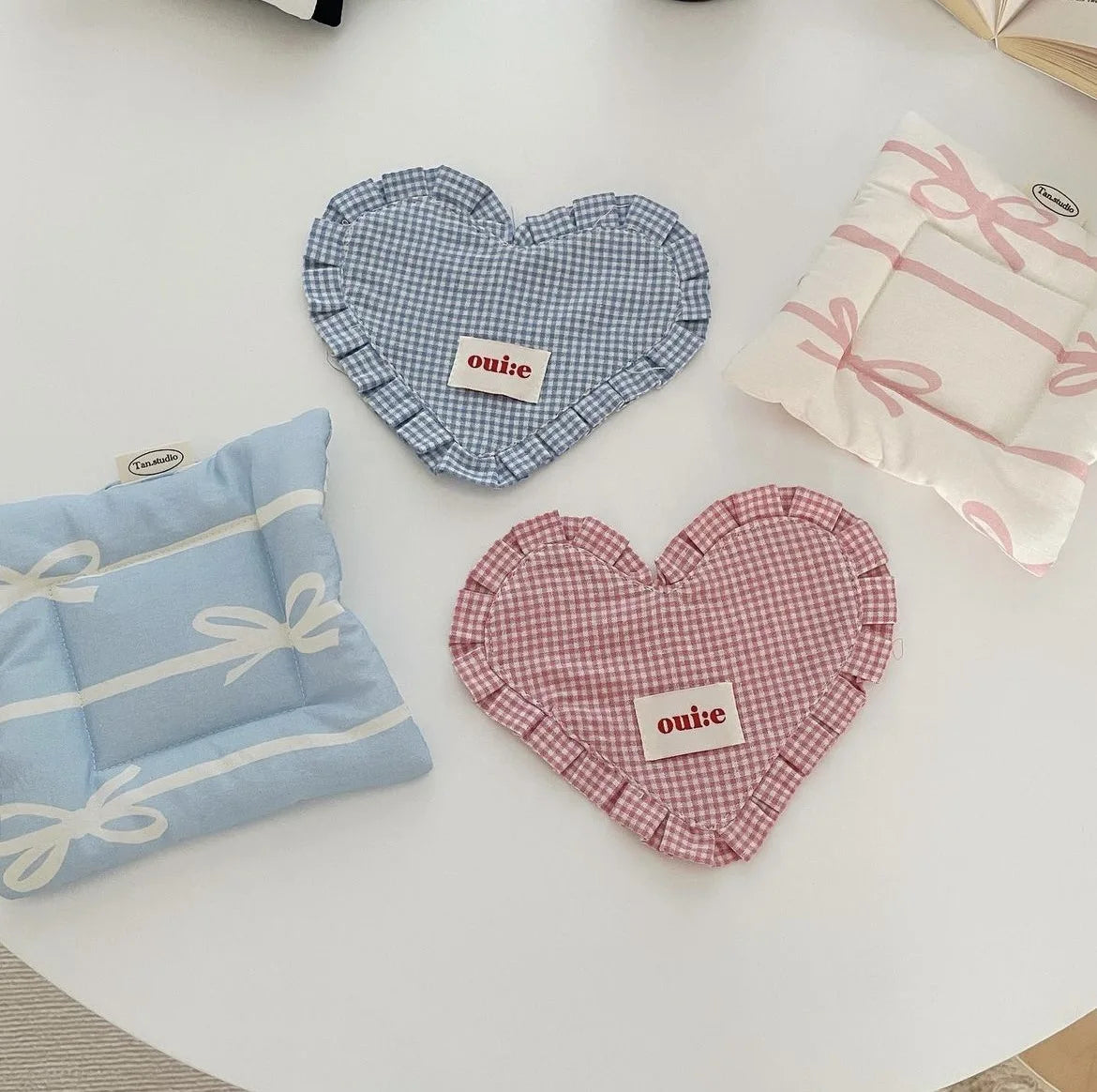 INS Heart-shaped Plaid Pure Cotton Pet Meal Mat Dog Bowl Mats Cute Pleated Lace Photo Atmosphere Heart Decoration Props